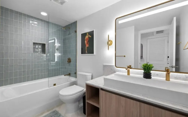 Elegant Studio with Panoramic City Views