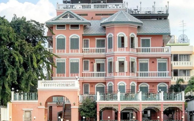 Hiranyakul House Riverside