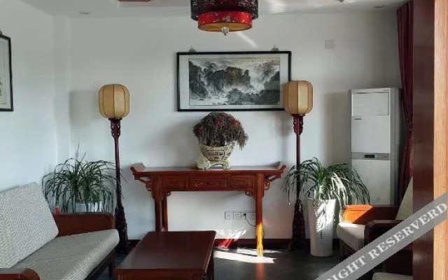 Sanxing Zhuyuan Farmhouse