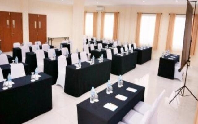 Dermaga Keluarga Hotel Sonosewu