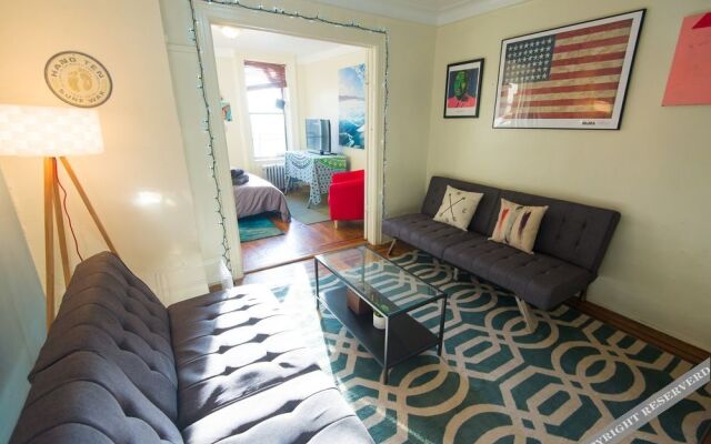 NYC East Village Beach Bungalow Getaway 1Br