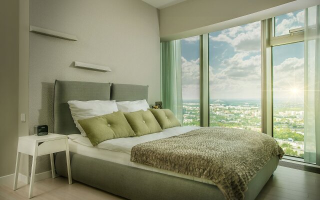 40th+ Floor Luxury Apartments in Sky Tower