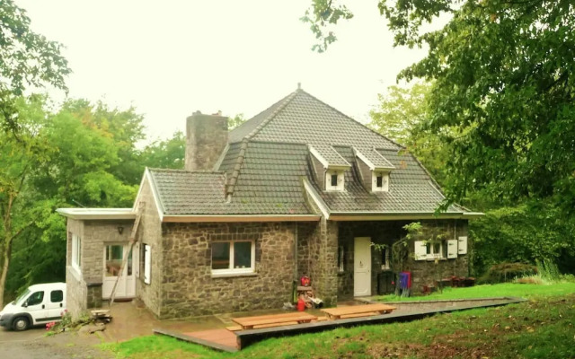 Cozy Holiday Home in Falaen With Terrace