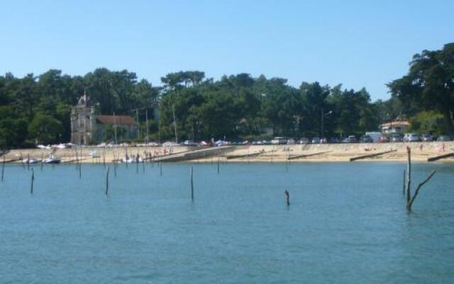 Villa 2 Chambres Bassin D'Arcachon Dans Quartier Residentiel.