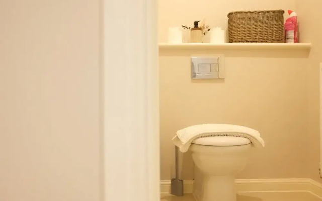 Bicester Villa - 6 Bed - Sleeps 14