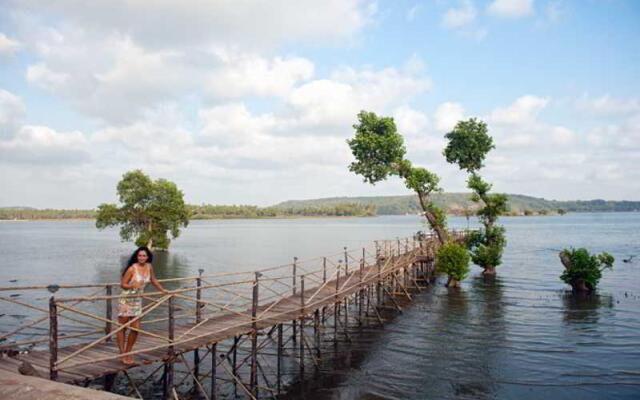 Safira River Front Resort