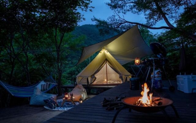 GLAMPiC GUESTHOUSE