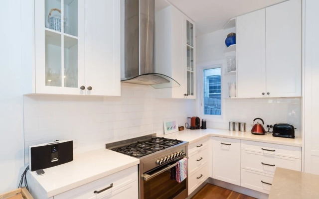 Bright Home in Trendy Newtown Close to the Park