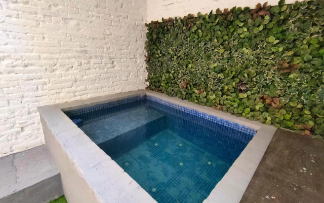 Pequeño Alojamiento con Mini Piscina - NO climatizada
