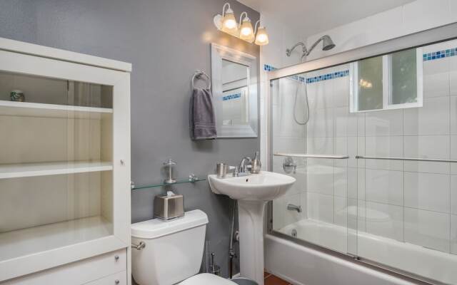 Seattle Vacation Home: The Autobahn