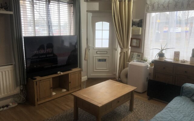 Superb Apartment With Sky Glass TV and Netflix