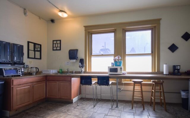 11th Avenue Hostel