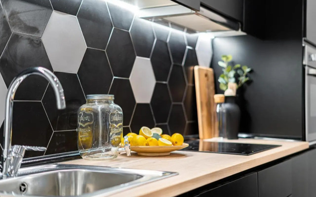 EdSam Madrid Apartments Black