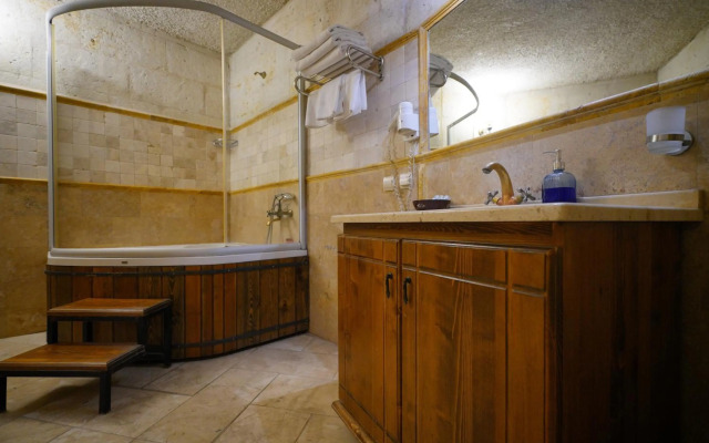 Harman Cave Hotel