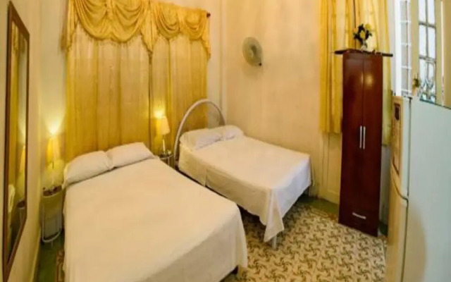 Casa Colonial Abogados Leonardo y Angela