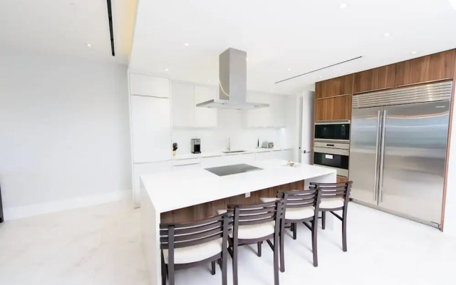 4 Bedroom Cable Beach Condo With Balcony