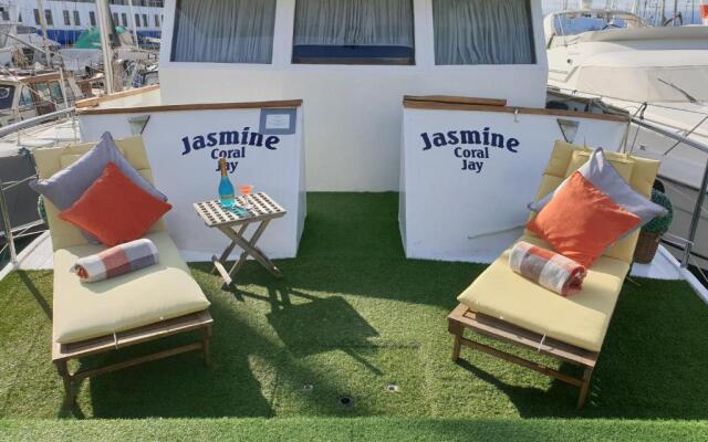 Jasmine Coral Jay Boutique Botel