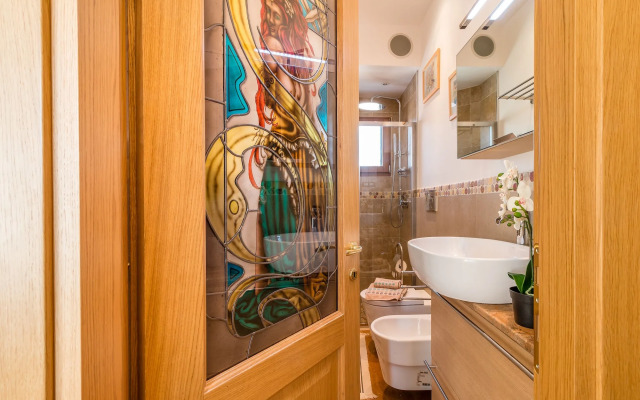 Sunny Canal View in Venice Chic Movida