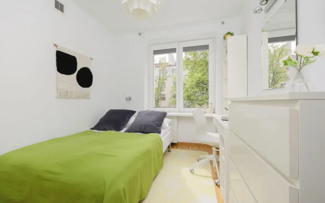Sunny Heart of Warsaw by Renters