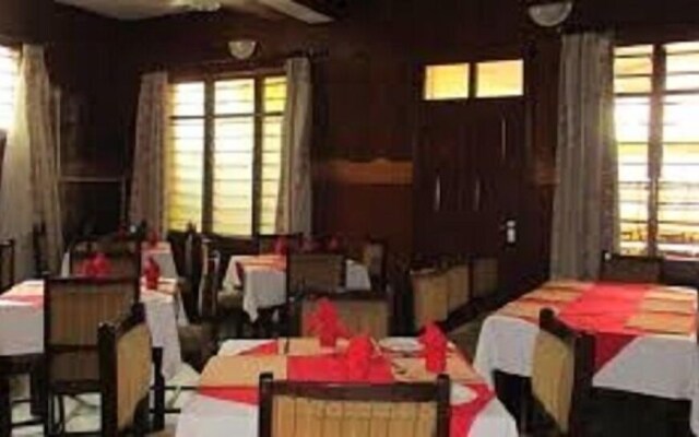 Ganjoni wananchi Hotel