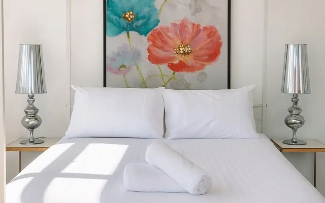 Light Filled 3-bed Coastal Home at Brighton Beach
