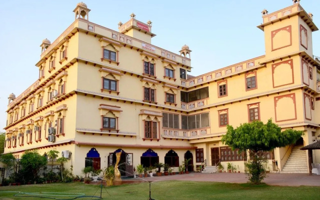 Oyo 15214 Mahal Rajwada Resort