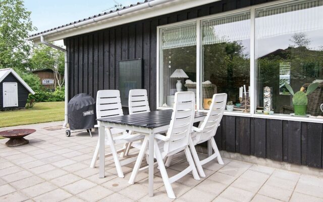 Serene Holiday Home in Grenå near Sea