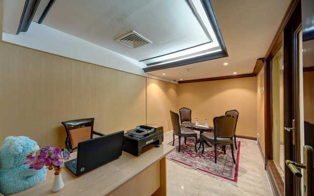 Ascot Hotel