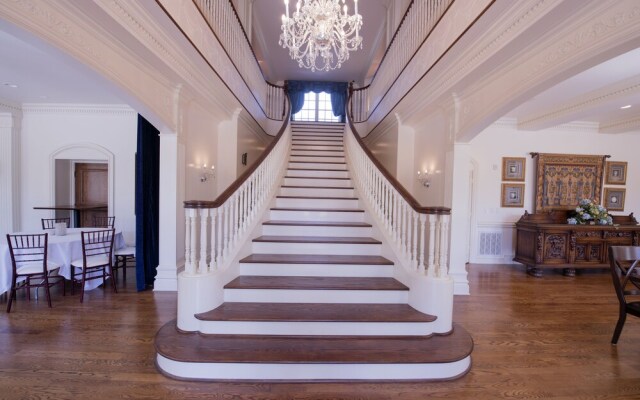 Dominion Gardens and Hotel