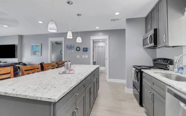 4836/4838 Esplanade St B-pool