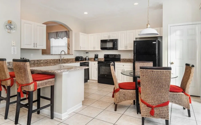 8008 King Palm Circle
