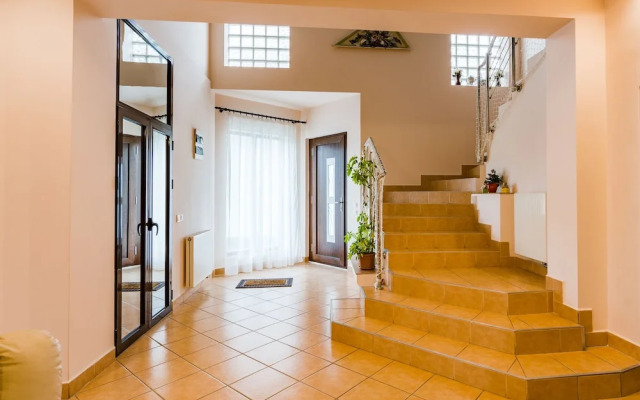 Flora Luxury House