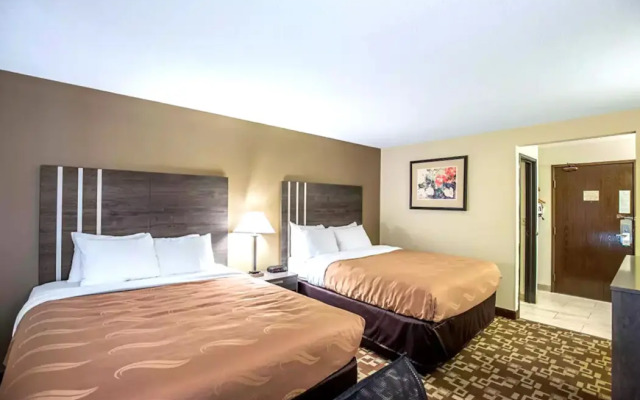 Norwood Inn & Suites Milwaukee