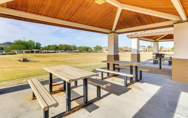 Outdoor Oasis in Goodyear: Stay & Play!