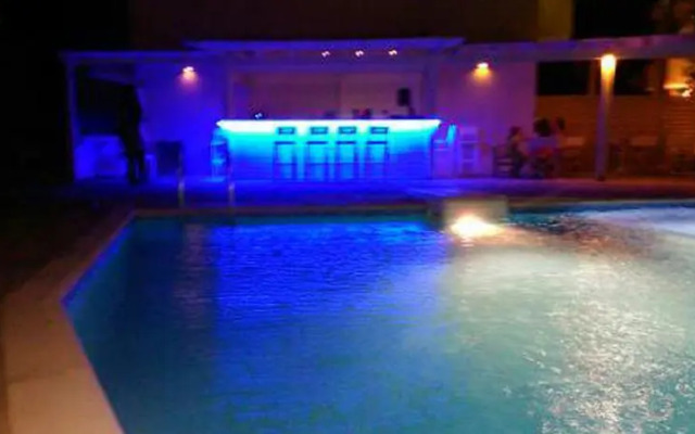 Calma Apartments & Studios