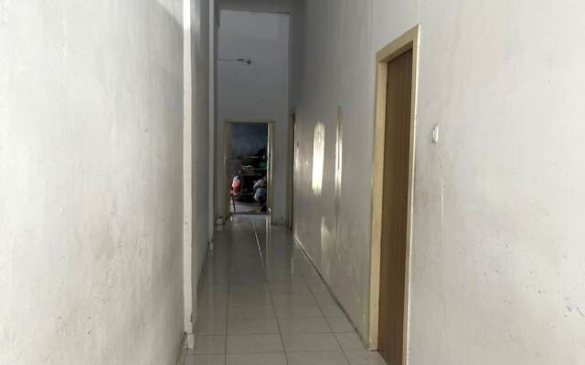 SPOT ON 93270 Handisa Homestay SyariahNearKedai Kopi Atien