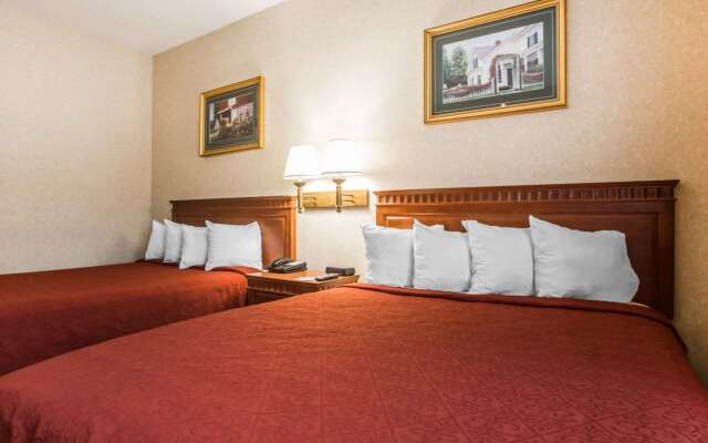 Econo Lodge Glens Falls / Lake George