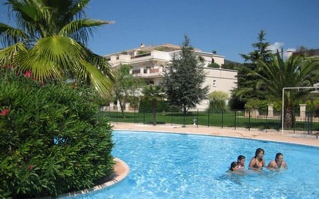 Apartment With one Bedroom in Carqueiranne, With Pool Access, Enclosed