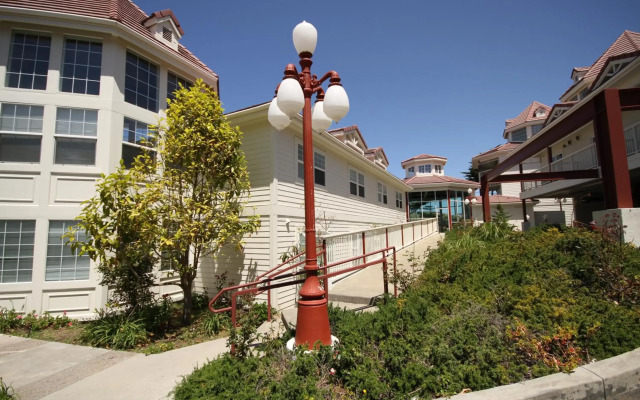 Pacifica Beach Hotel