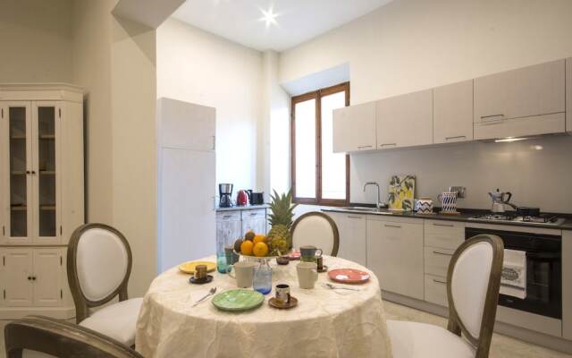 Iris Apartments by Mmega