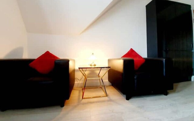 Comfortable 2BR Apartment in Bedford