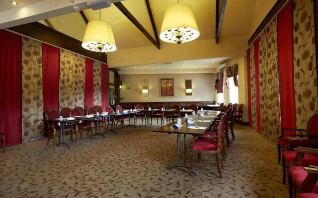 Best Western Plus Pastures Hotel