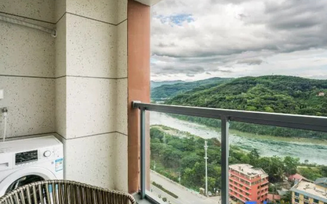 Man Ya Hotel