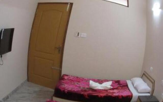 Hotel Saravana Grand