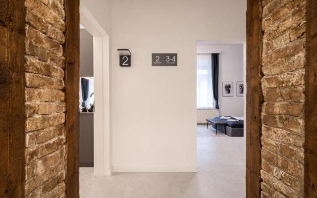 R38 - Artists luxury home