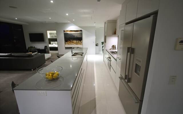 Circle on Cavill - Private Apartments