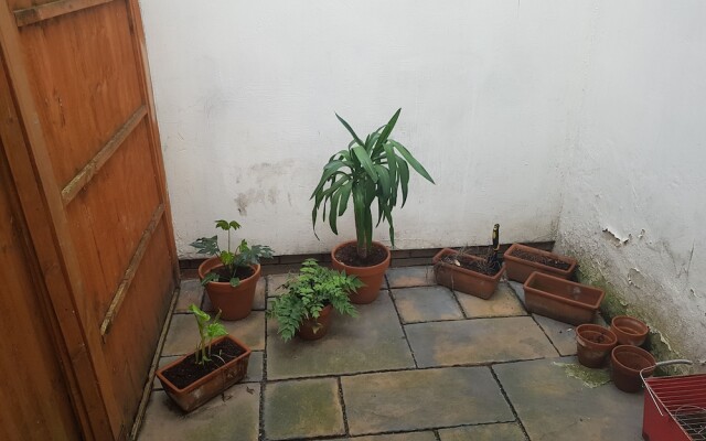 Studio Flat in Stoke Newington High Street