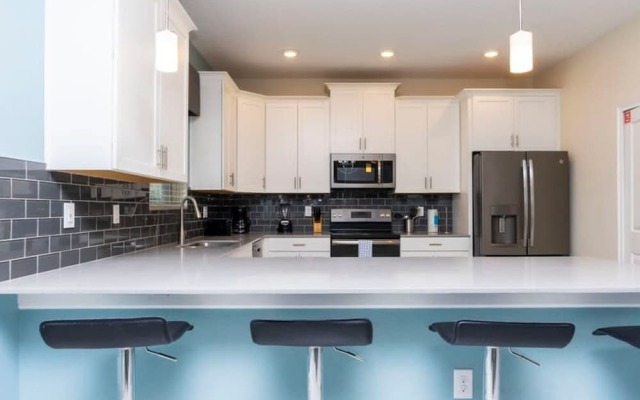 8912 Amazing 6BD Home