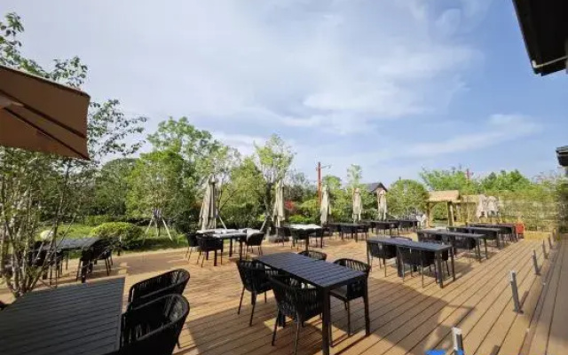 Huatai Hechen Mountain Lodge (Taibai Mountain Tang Town)