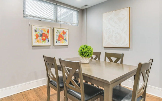 5 Mi to Dtwn: Ukrainian Village Apartment!